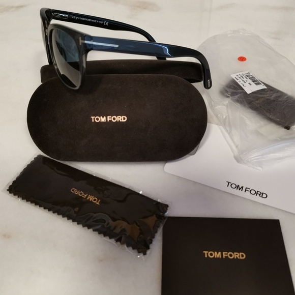 Tom Ford sunglasses with suede case - Picture 2 of 7